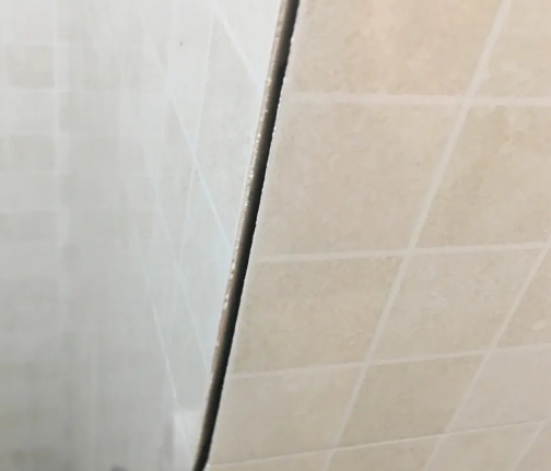 酉阳瓷砖空鼓维修公司分享阳台瓷砖脱落的修复过程可以分为以下几个步骤