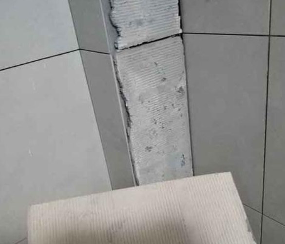酉阳瓷砖空鼓维修公司分享下厨房瓷砖脱落的补救措施。